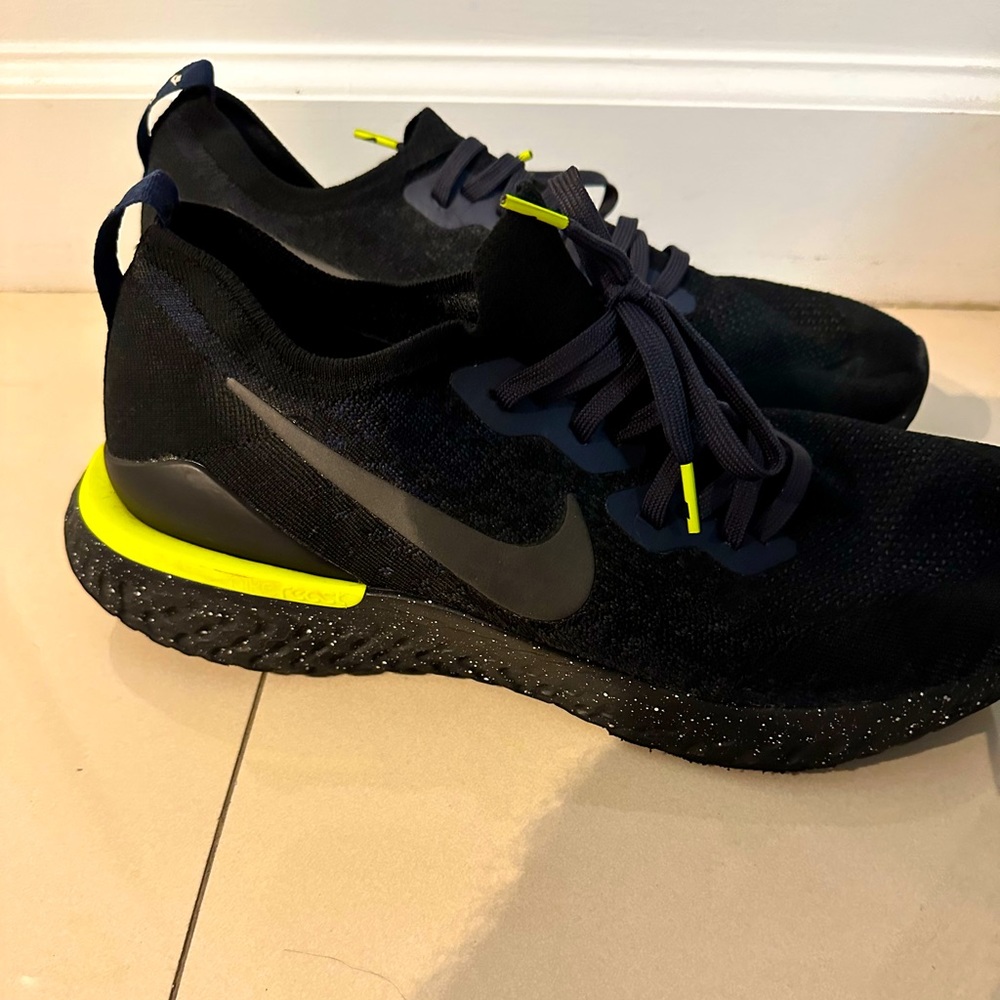 Nike Flyknit Size 13
